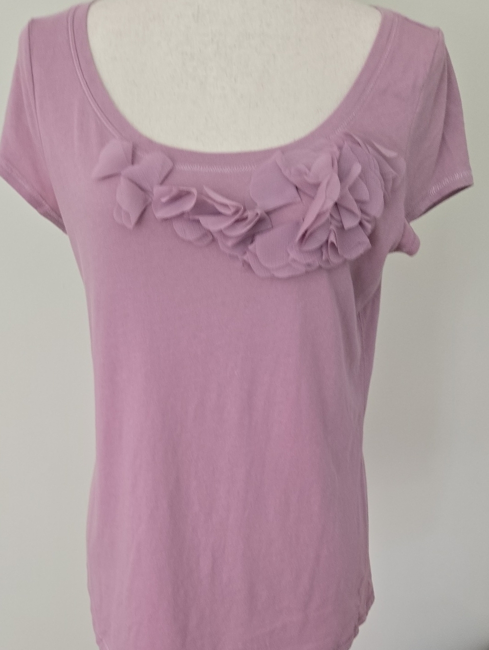 LOFT Women's Lavender Scoop Neck Floral Appliqué Top